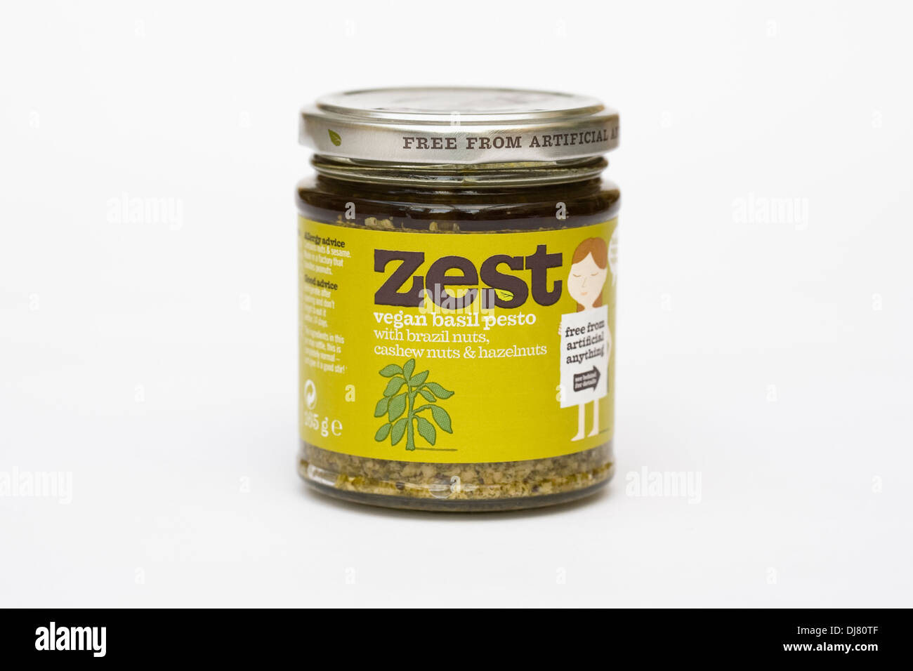 Zest vegan pesto di basilico su uno sfondo bianco. Foto Stock