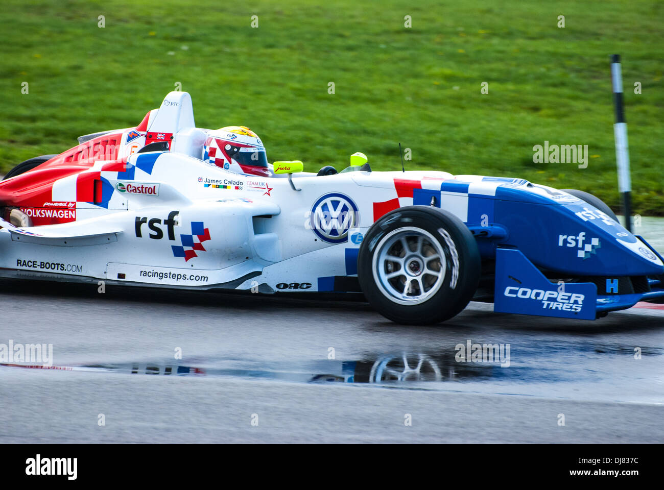 Due GP racing driver James Calado durante un GP3 in gara a Snetterton Foto Stock