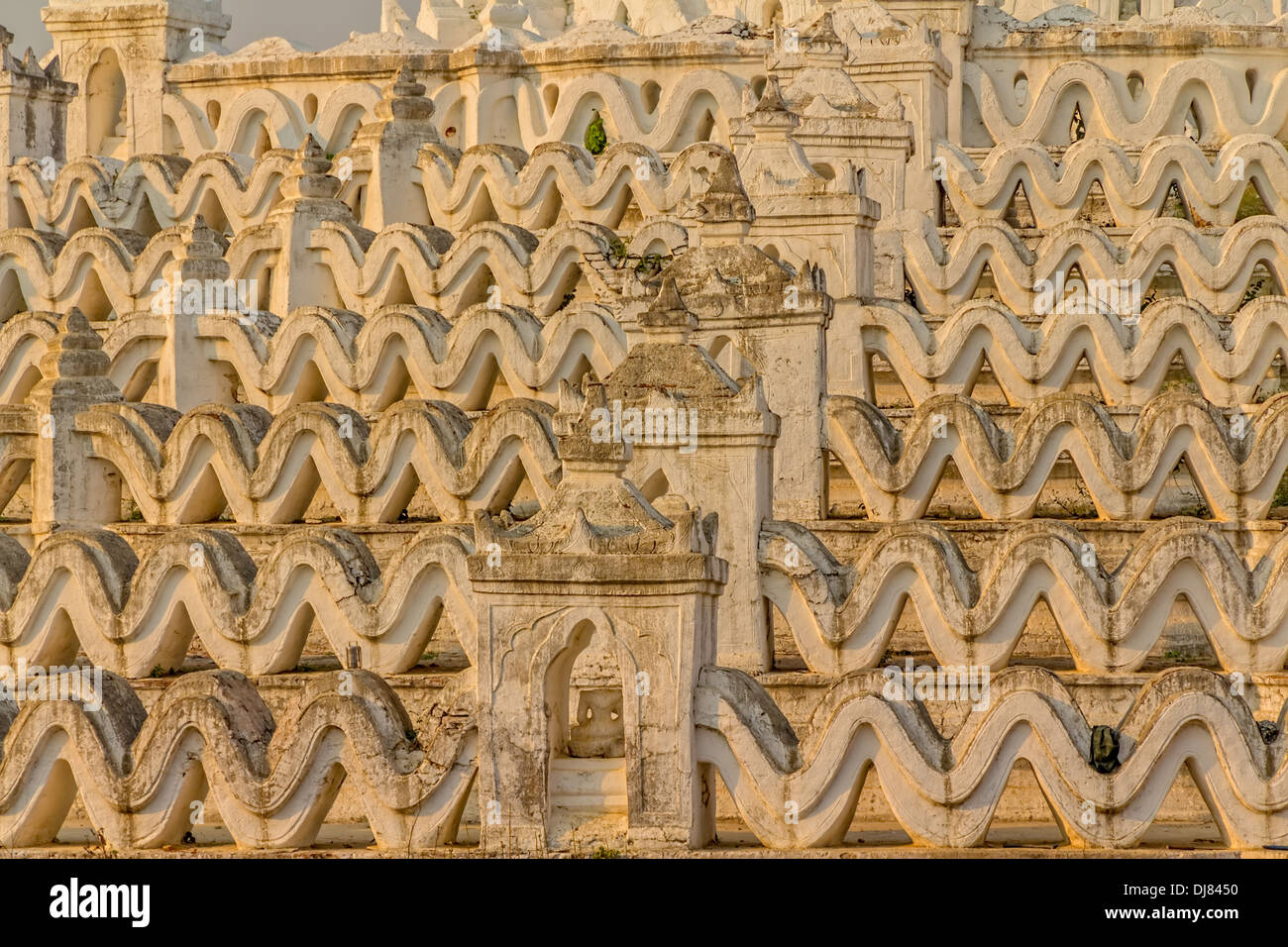 Mingun vicino a Mandalay è attrazione turistica - Mya Thein Tan Pagoda dettaglio Foto Stock