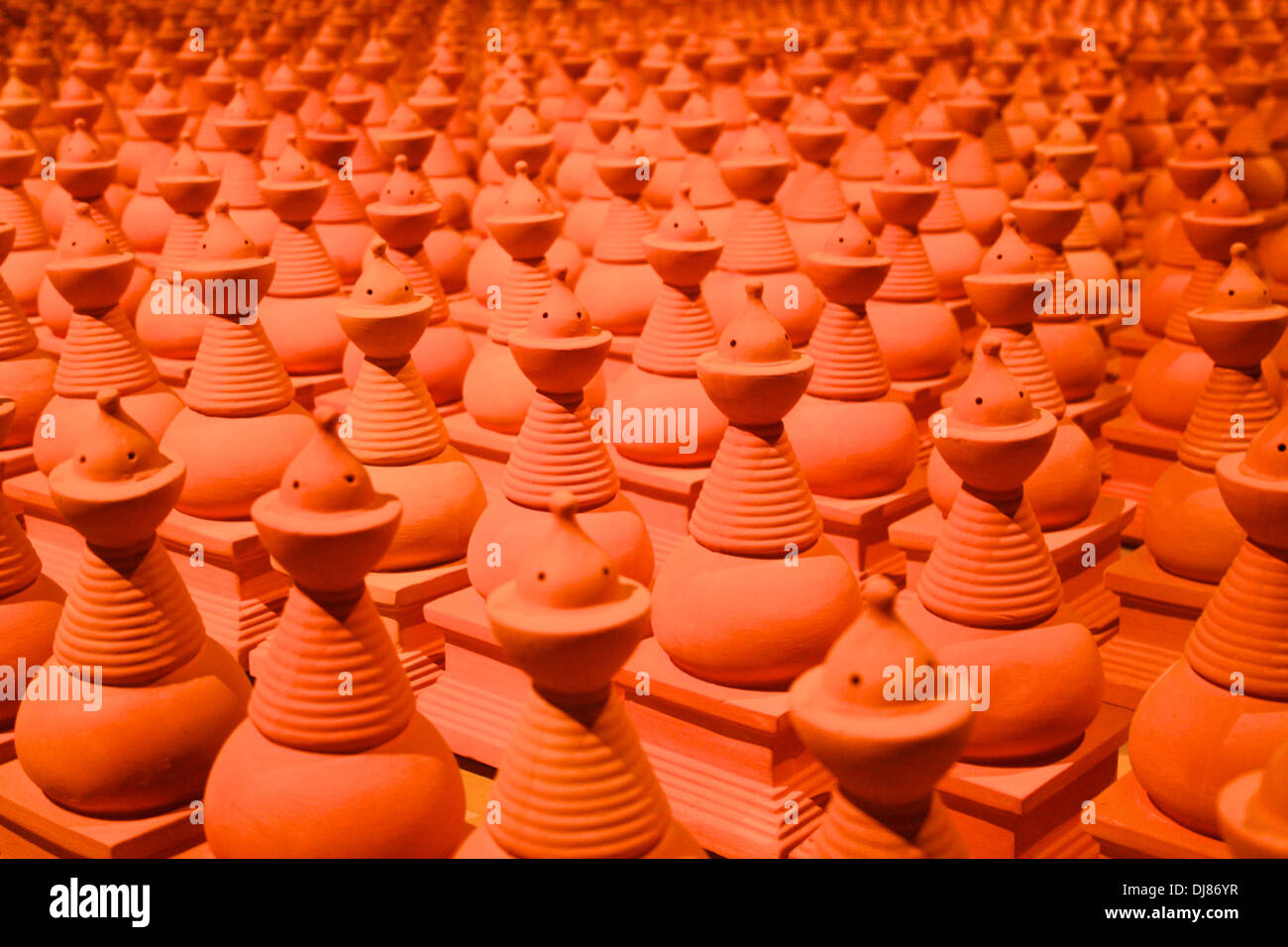 Non smaltate vasi in ceramica a 2013 Biennale di Venezia Foto Stock