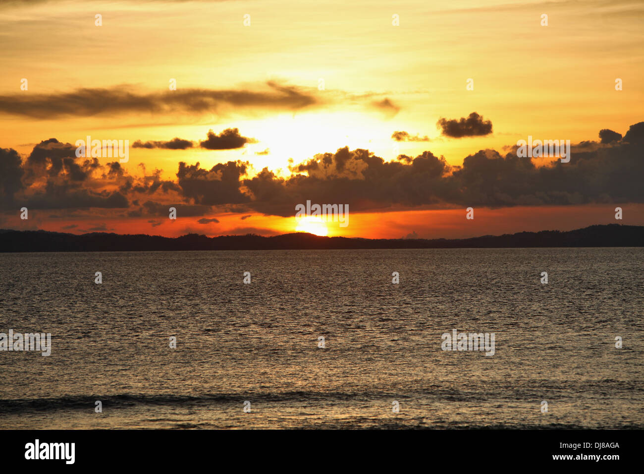 Bel tramonto da un mare spiaggia di Neil Island Isole Andamane, India Foto Stock