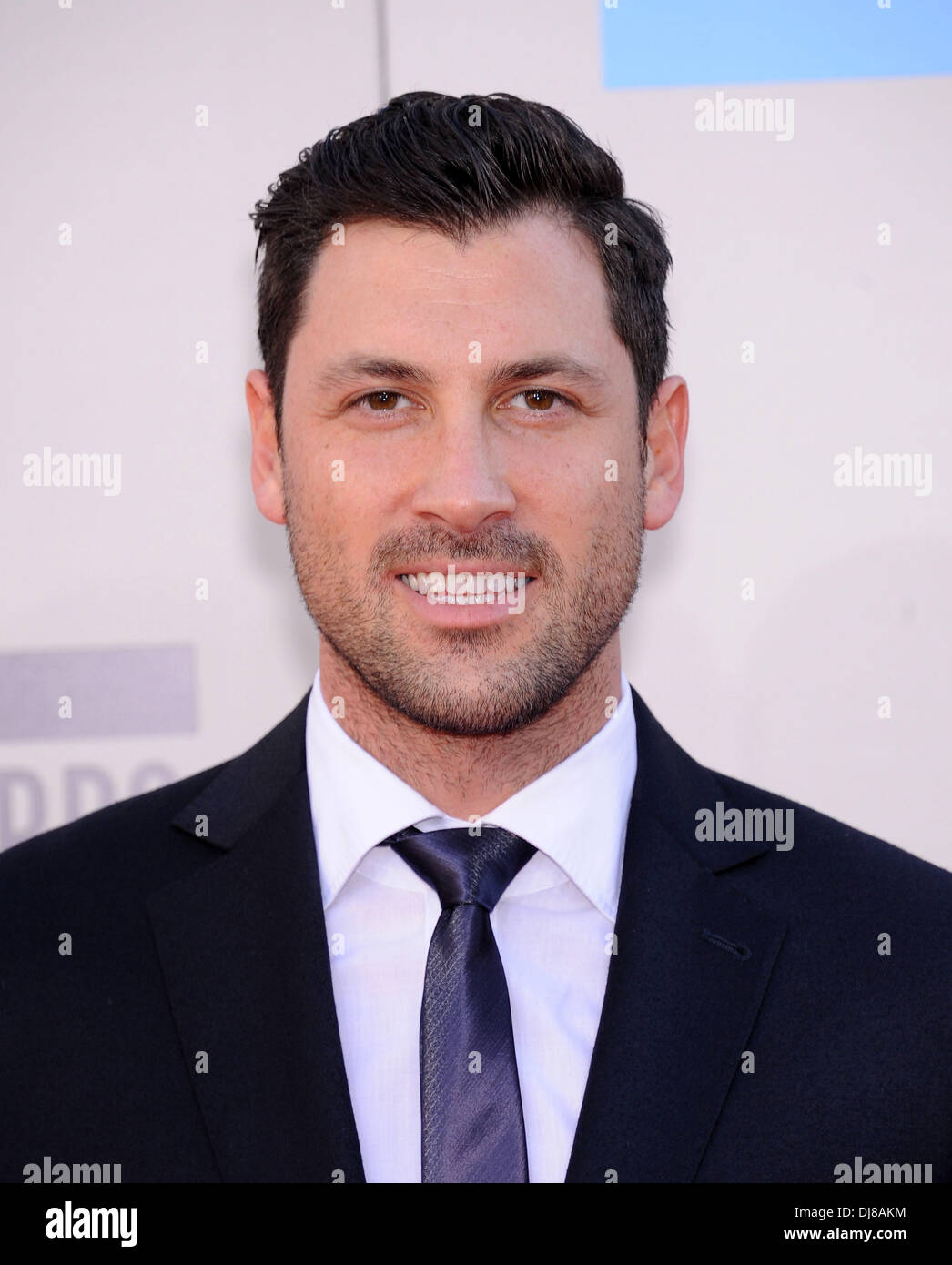 Los Angeles, California, USA. 24 Novembre, 2013. Maksim Chmerkovskiy arriva per la American Music Awards 2013 presso il Nokia Theater. Credito: Lisa O'Connor/ZUMAPRESS.com/Alamy Live News Foto Stock