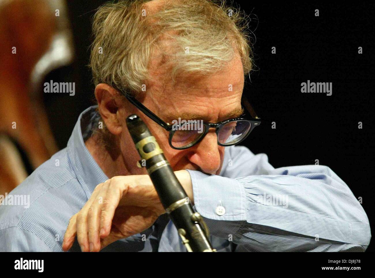 Woody Allen gioca il clarinetto durante un concerto con la sua band di New Orleans Jazz Band a Berlino. Foto Stock