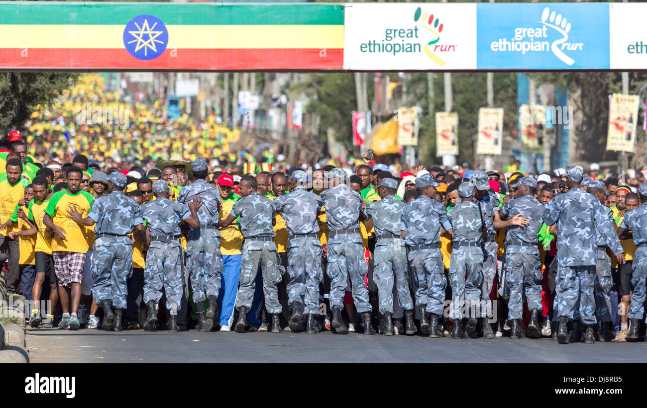 Etiopia ad Addis Abeba - novembre 24: La tredicesima edizione grande etiope, eseguire la più grande corsa su strada in Africa, e il vincitore del th Foto Stock