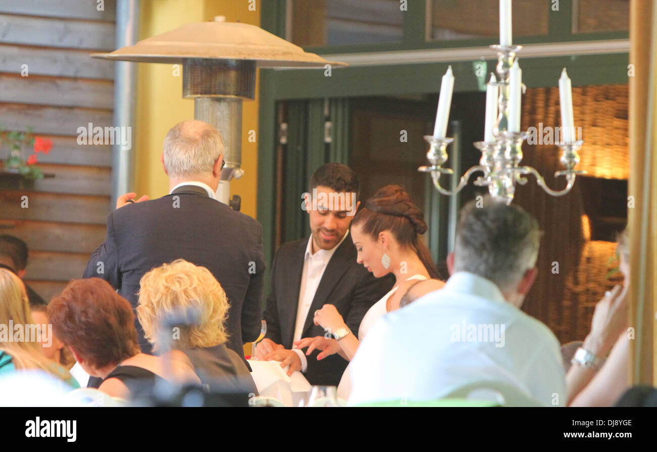 Anna Maria Lagerblom e Bushido celebrare il loro matrimonio al ristorante Fischerhuette in Zehlendorf. Berlino, Germania - 23.05.2012 Foto Stock