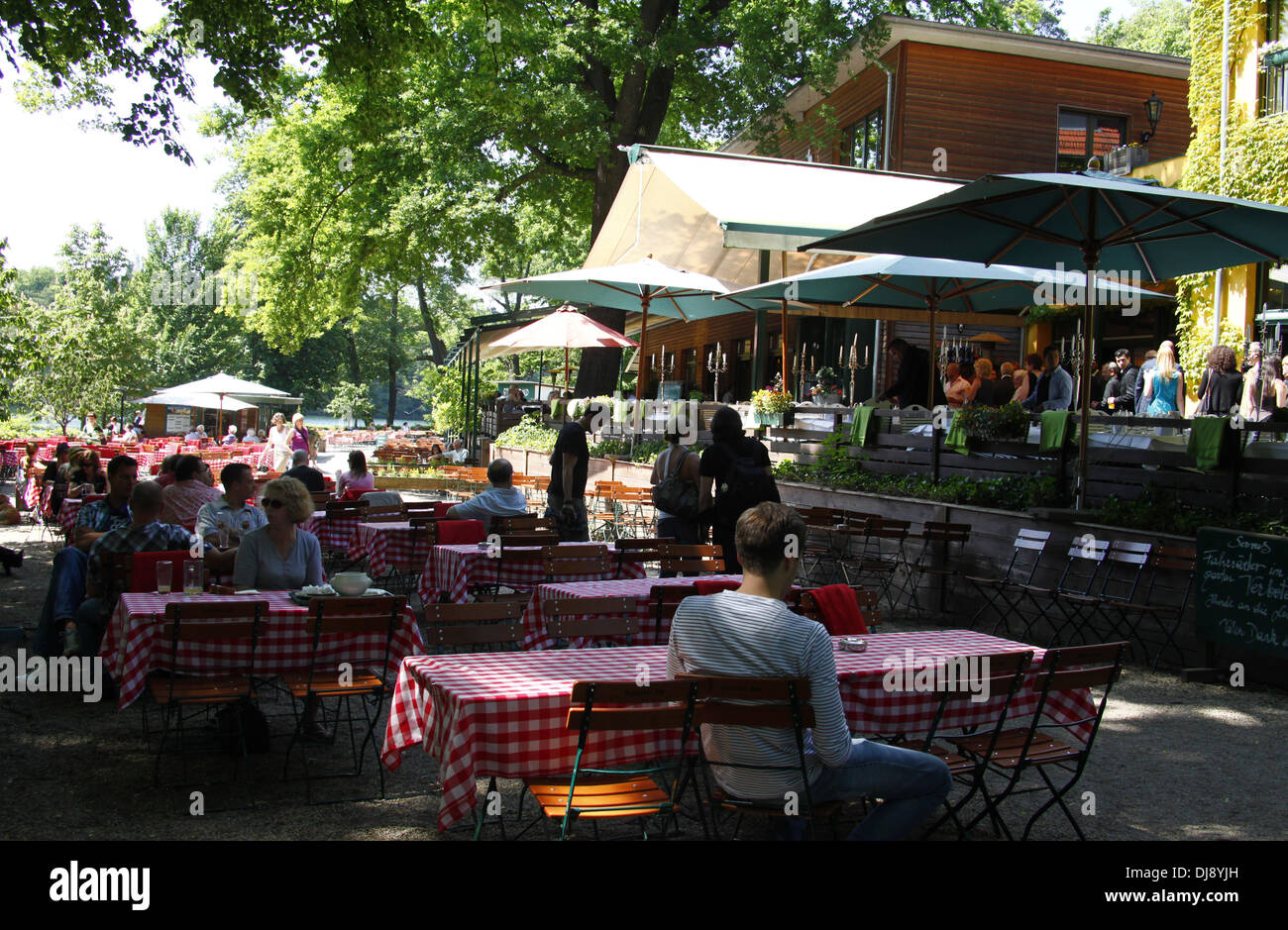 Anna Maria Lagerblom e Bushido celebrare il loro matrimonio al ristorante Fischerhuette in Zehlendorf. Berlino, Germania - 23.05.2012 Foto Stock