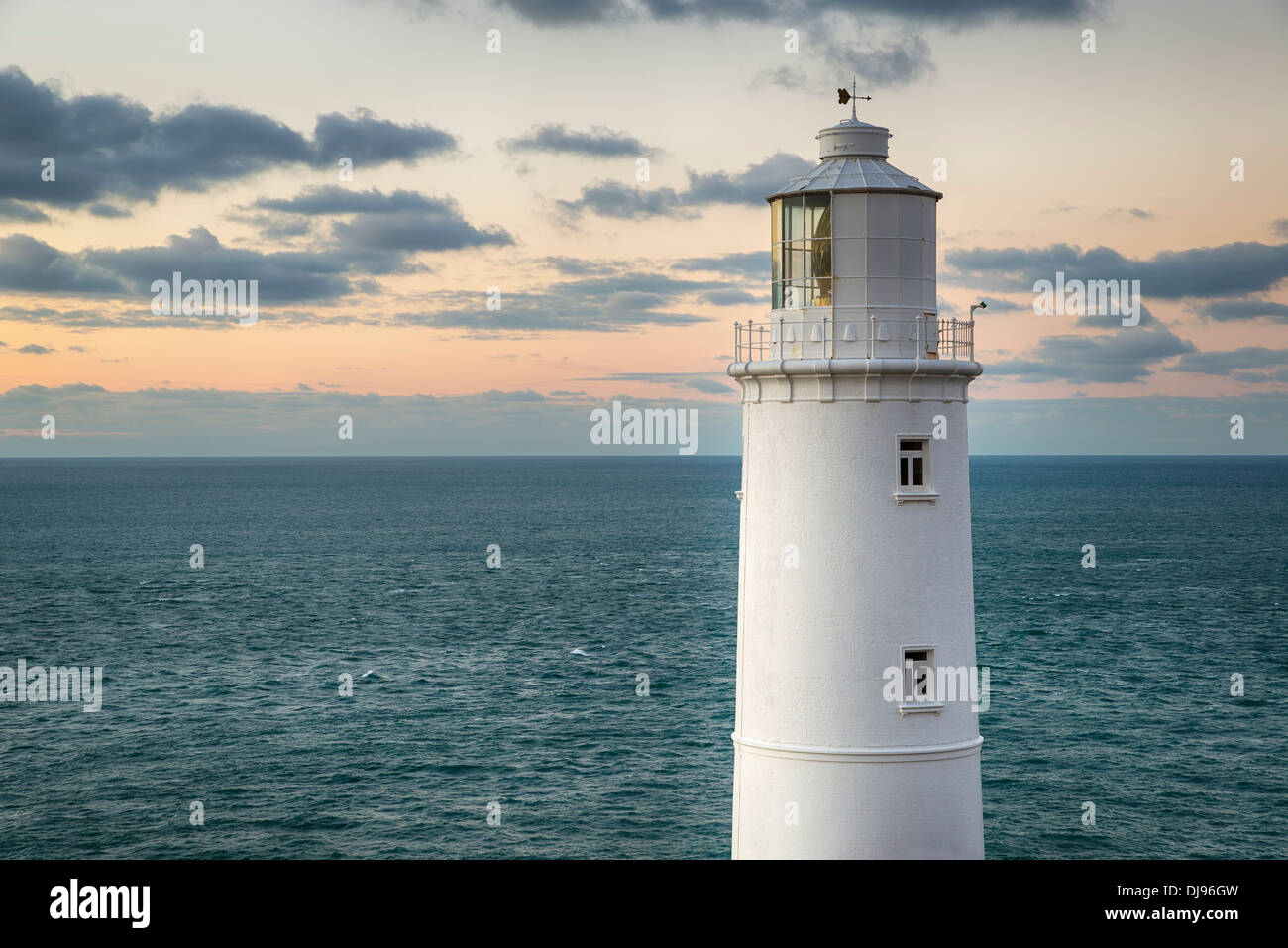 Trevose Capo Faro sulla costa nord della Cornovaglia Foto Stock