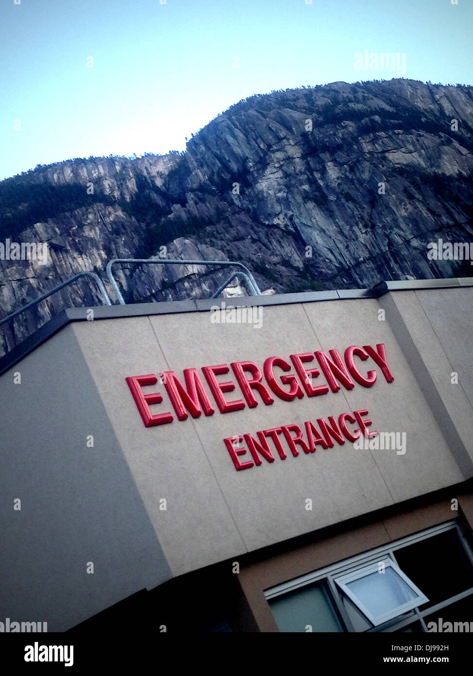 Sala di emergenza nel paesaggio rurale Foto Stock