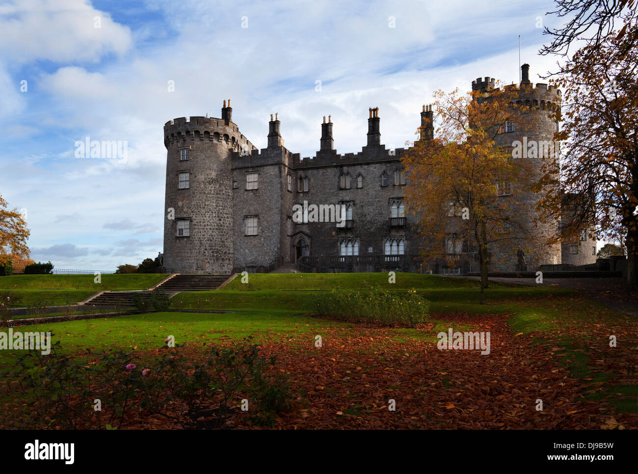 Castello di Kilkenny, originariamente costruito nel 1195, fu poi ricostruita nel XIX secolo nella Contea di Kilkenny, Irlanda Foto Stock