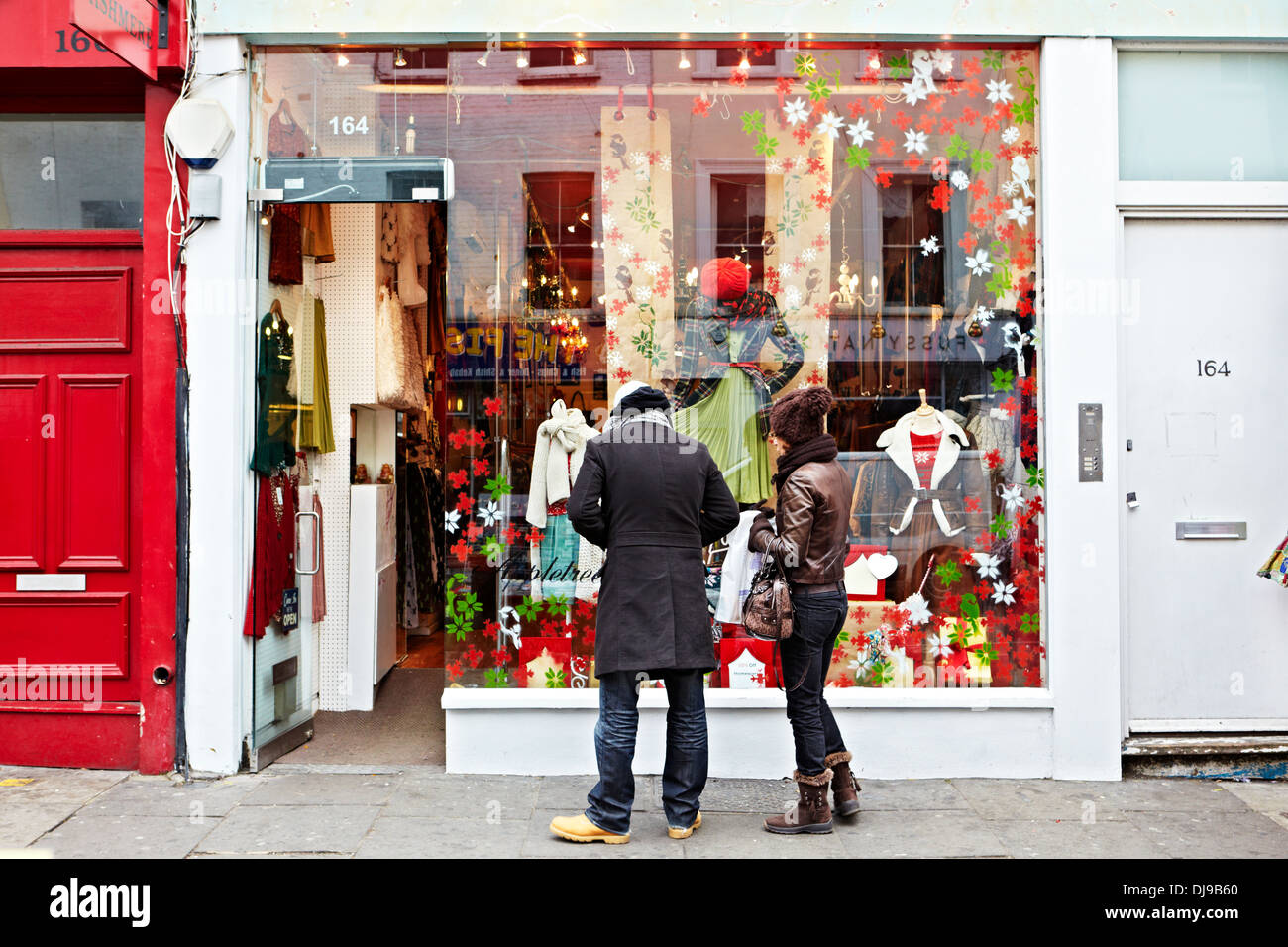 A Notting Hill, Londra, Inghilterra, Regno Unito, Natale, shopping, l'inverno. Le immagini della laguna Foto Stock