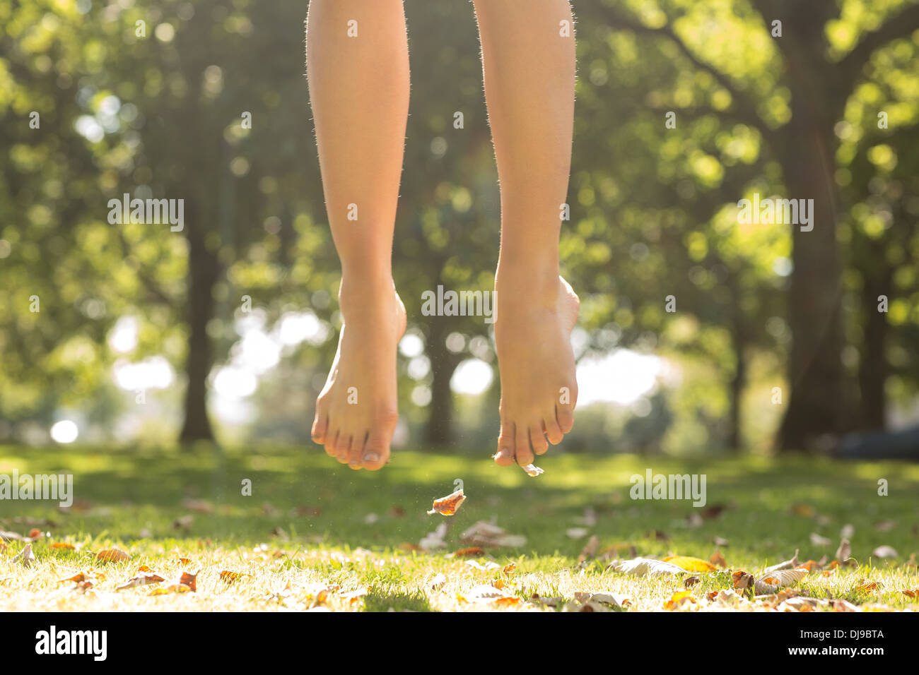 Chiusura del piede femminile del salto in aria Foto Stock