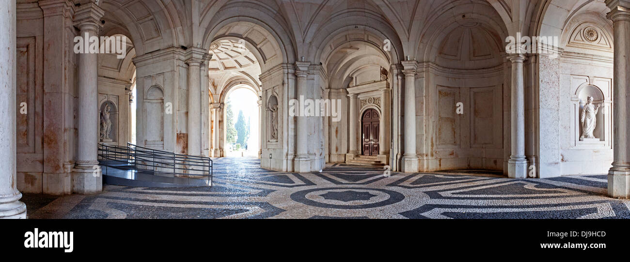 Le arcate che conduce alla zona incompiuto di Ajuda Palazzo Nazionale, Lisbona, Portogallo. Xix secolo in stile neoclassico Palazzo Reale. Foto Stock