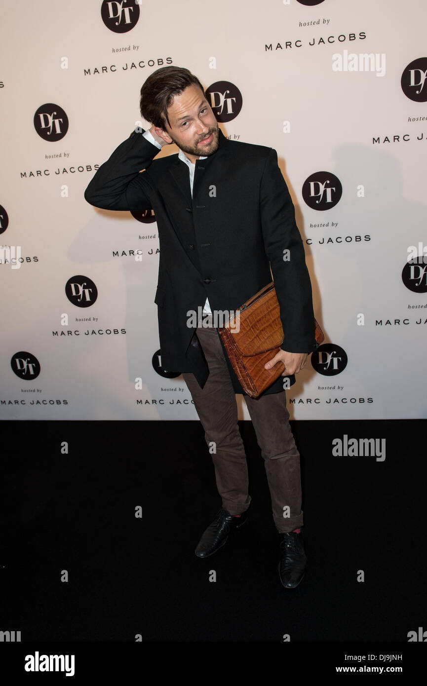 Franz Dinda presso il cocktail reception per l'apertura della mostra fotografica "designer per domani - Approfondimenti e prospettive" in Peek & Cloppenburg Weltstadthaus. Berlino, Germania - 03.05.2012 Foto Stock