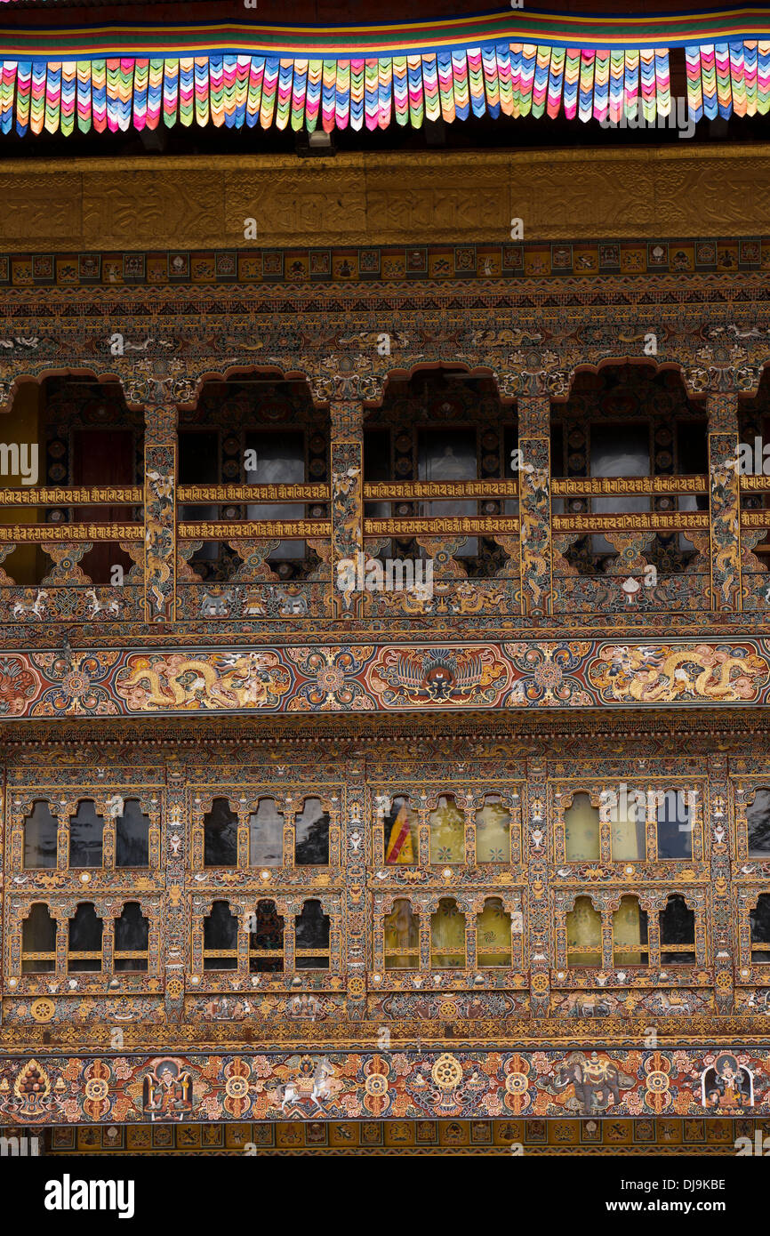 Il Bhutan, Phobjika, Gangte Goemba Tsechu sala da preghiera, dettagli architettonici di legno verniciato Foto Stock