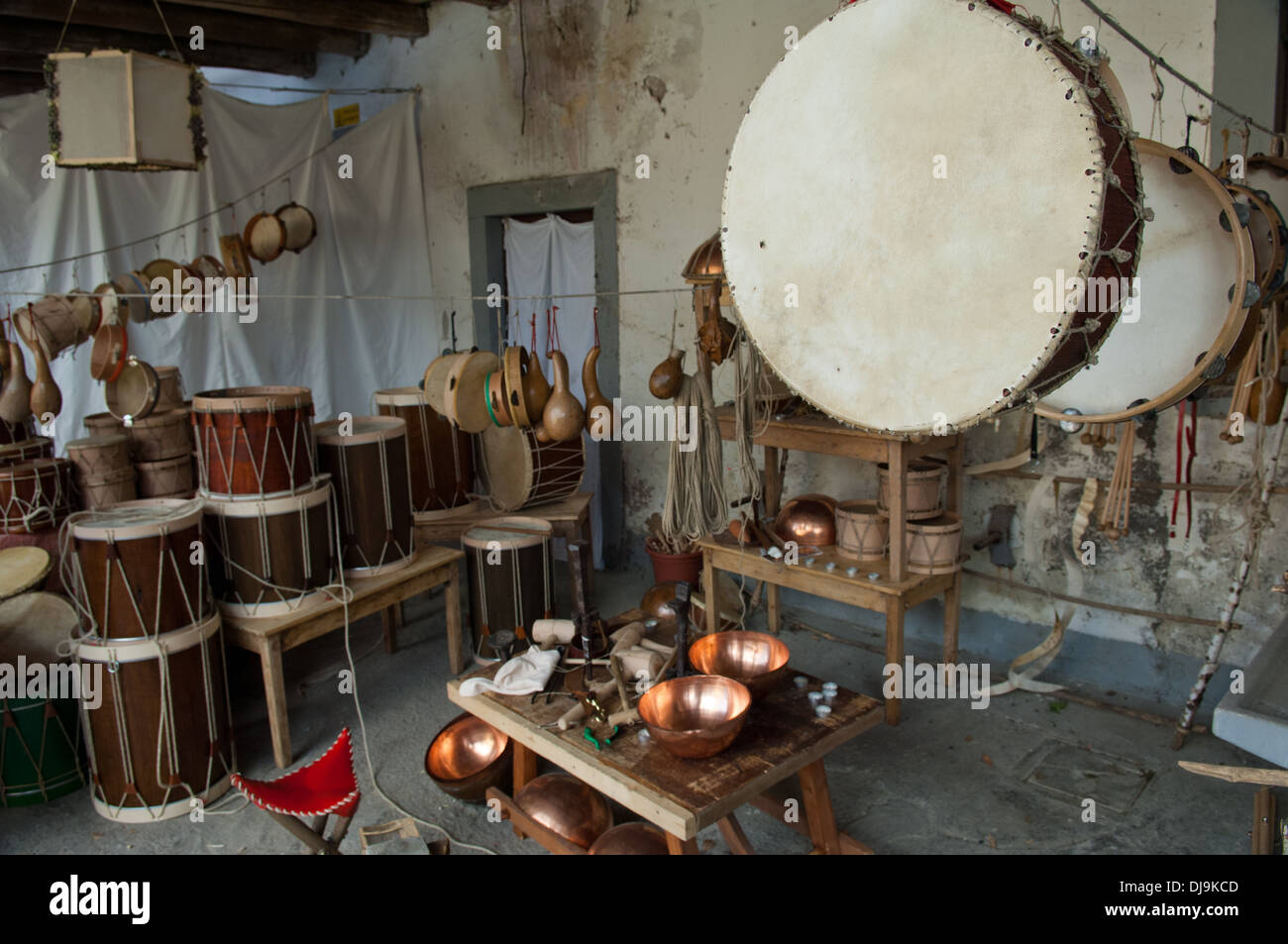 Tamburo Da Pavimento Con Bacchette - 25.4 Cm, Piedini Antiscivolo, Ideale Per Bambini E Educazione Musicale