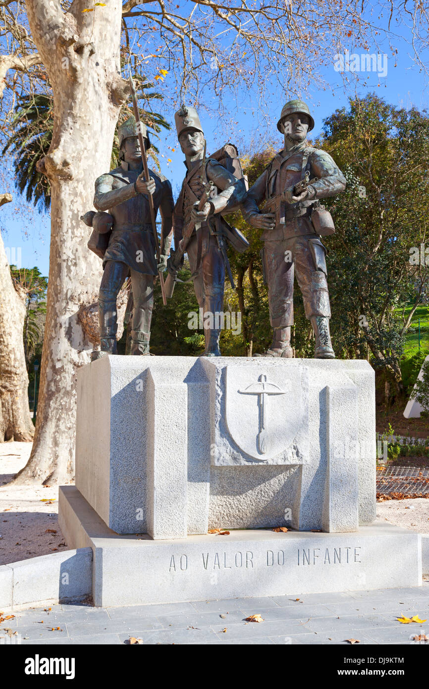 Monumento a la fanteria dell'esercito portoghese a Mafra, Portogallo Foto Stock