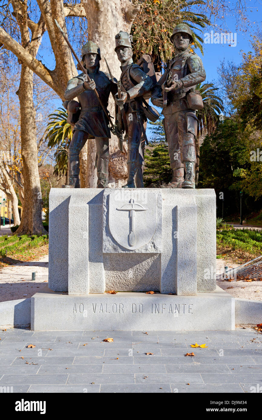 Monumento a la fanteria dell'esercito portoghese a Mafra, Portogallo Foto Stock