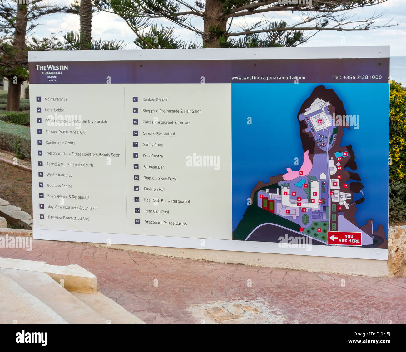 Il Westin Hotel e Resort Dragonara isola di Malta Mar Mediterraneo Europa Resort mappa che mostra tutti i servizi del sito e del servizio Foto Stock