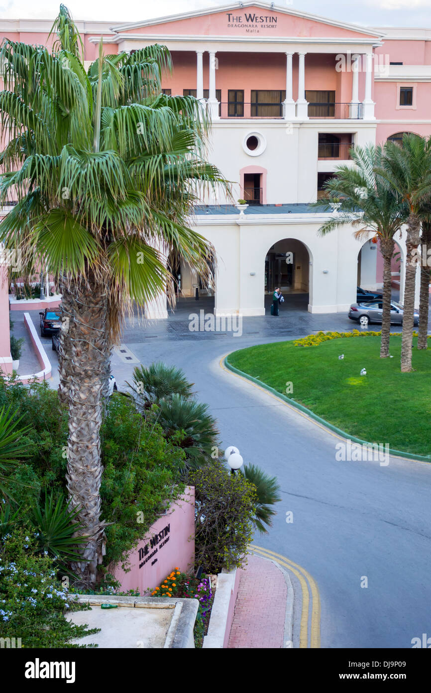 Il Westin Hotel e Resort Dragonara isola di Malta Mar Mediterraneo Europa entrata principale, la lobby e il punto di rientro Foto Stock