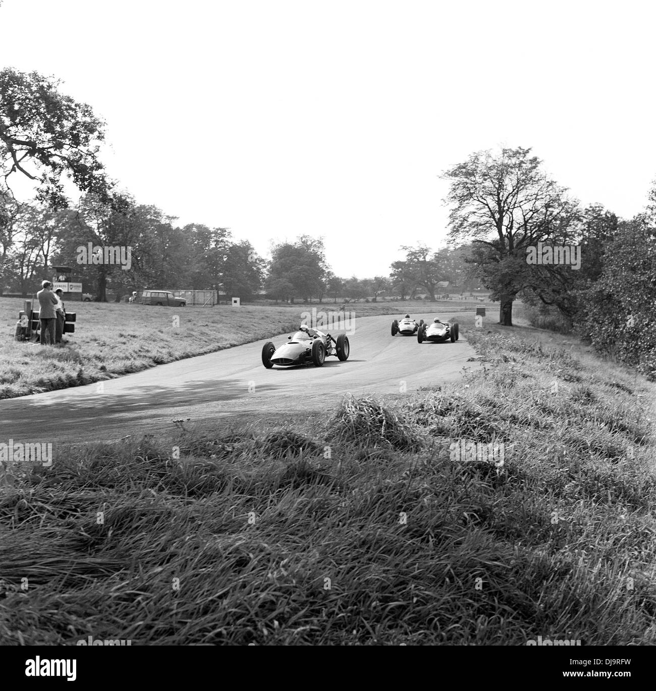 Un BRM portando un Cooper nel VII Internazionale Gold Cup, Oulton Park, Inghilterra 23 Sett 1960. Foto Stock