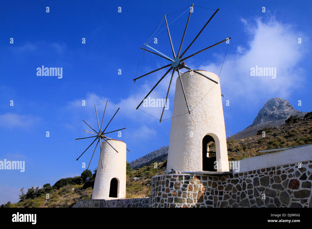 Mulini a vento tradizionali nell'altopiano di Lassithi, Creta, Grecia Foto Stock