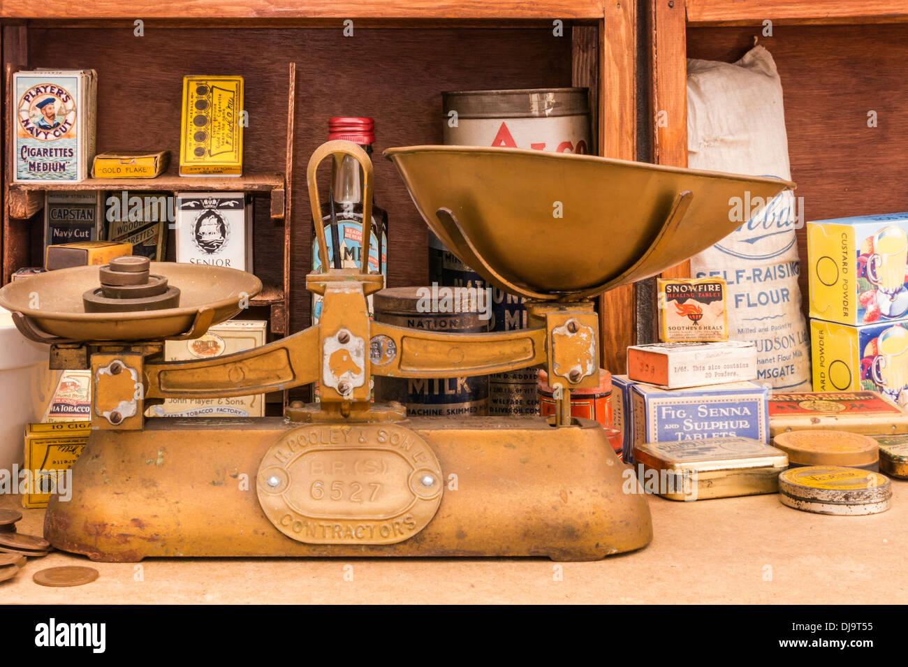 Vecchia Cucina disposizioni Merci secche scale Foto Stock