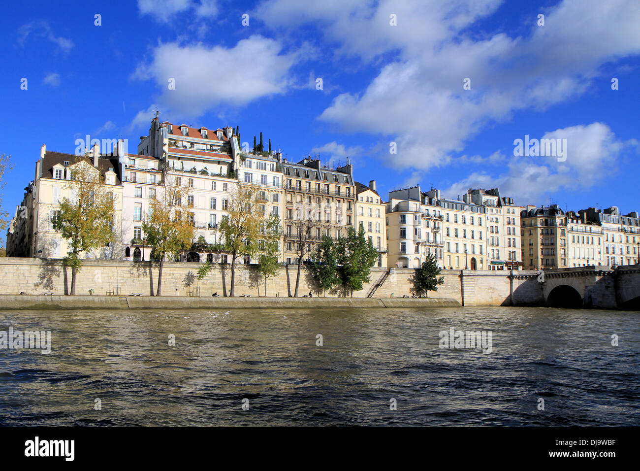 Haussmann edifici lungo il fiume Senna, Parigi, Francia Foto Stock