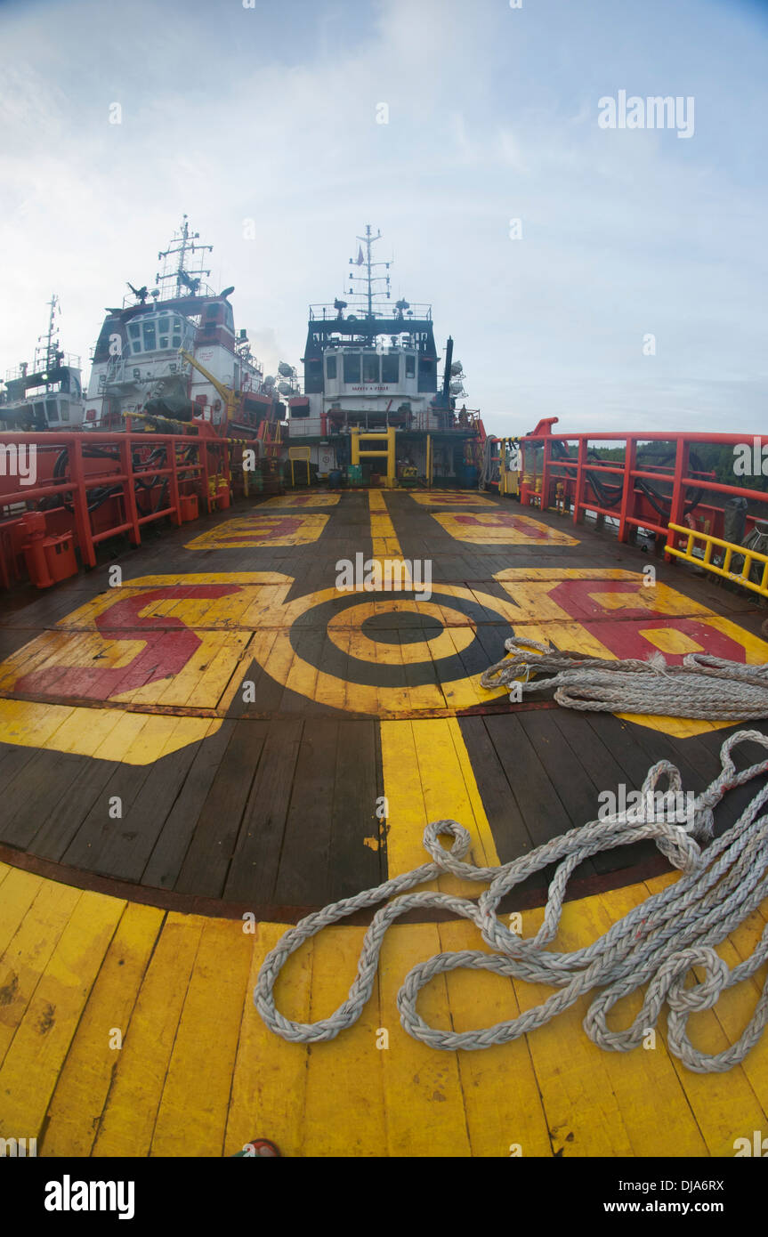 Nave di attraccare a fiume per la manutenzione Foto Stock