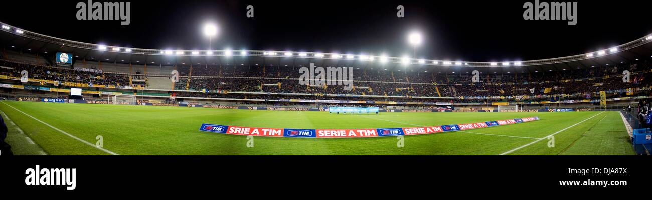 Verona, Italia. 23 Nov, 2013. Vista generale del Calcio : Italiano 'Serie A' match tra Hellas Verona 0-1 Chievo Verona a Marcantonio Bentegodi stadio di Verona, Italia . © Maurizio Borsari/AFLO/Alamy Live News Foto Stock