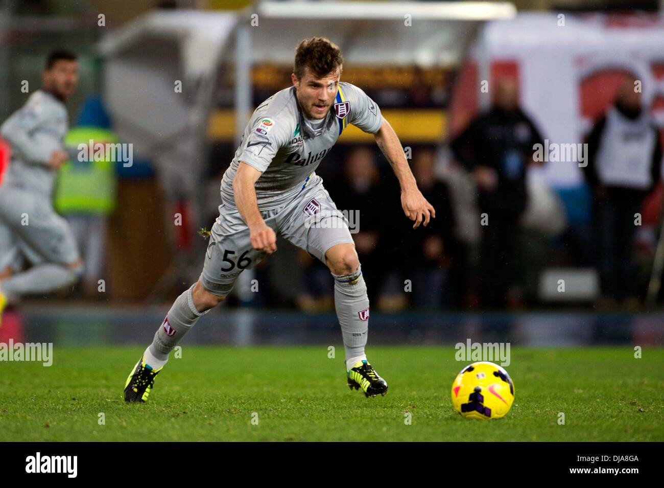 Verona, Italia. 23 Nov, 2013. Perparim Hetemaj (Chievo) Calcio : Italiano 'Serie A' match tra Hellas Verona 0-1 Chievo Verona a Marcantonio Bentegodi stadio di Verona, Italia . © Maurizio Borsari/AFLO/Alamy Live News Foto Stock