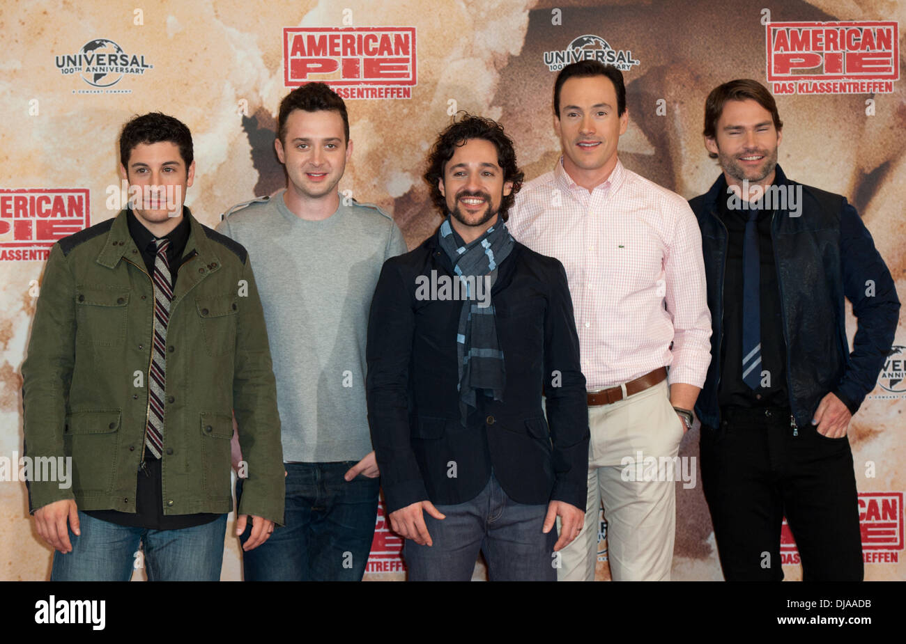 Jason Biggs, Eddie Kaye Thomas, Thomas Ian Nicholas, Chris Klein e il Seann William Scott frequentando photocall per il film 'American Reunion' ('American Pie: Das Klassentreffen') al Ritz Carlton Hotel. Berlino, Germania - 29.03.2012 Foto Stock