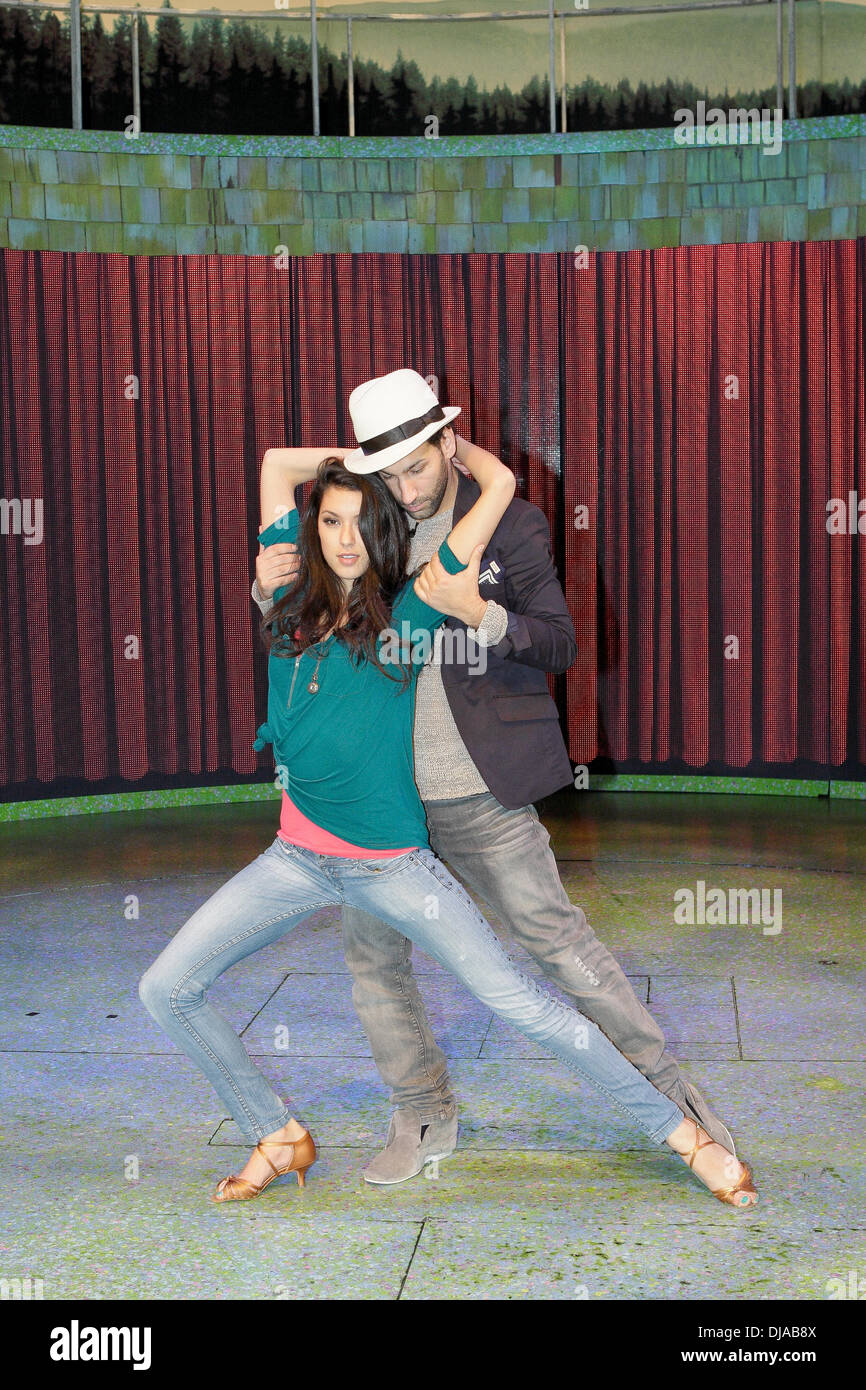 Rebecca Mir e Massimo Sinato alla conferenza stampa per il tedesco RTL TV show "Let's Dance" al teatro Metronom. Oberhausen, Germania - 30.03.2012 Foto Stock