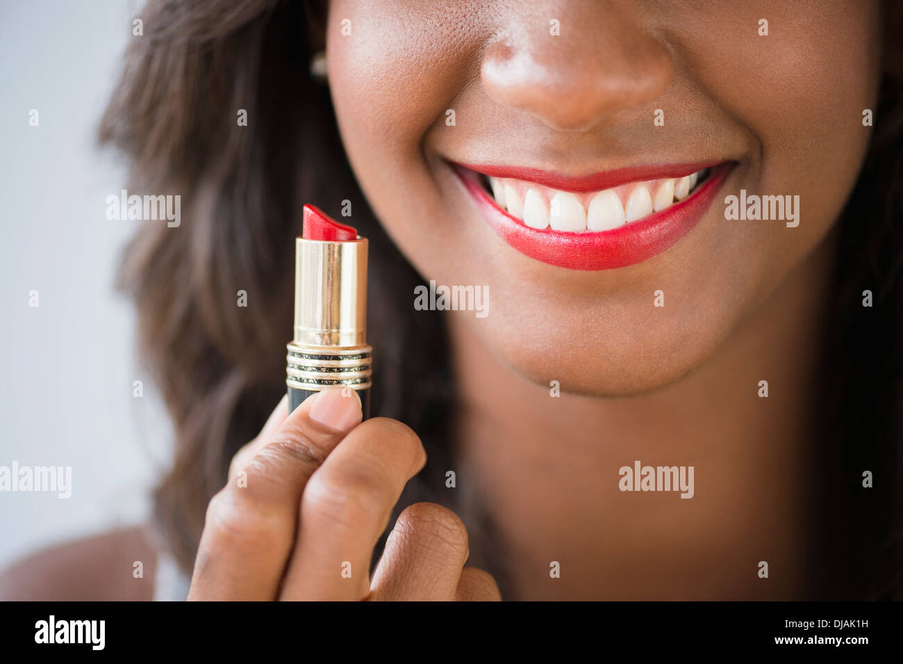 Nero donna azienda rossetto Foto Stock