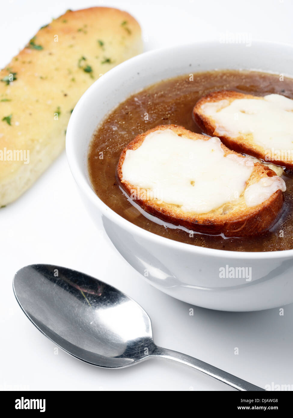 Un piatto di zuppa di cipolla con formaggio alla griglia Foto Stock