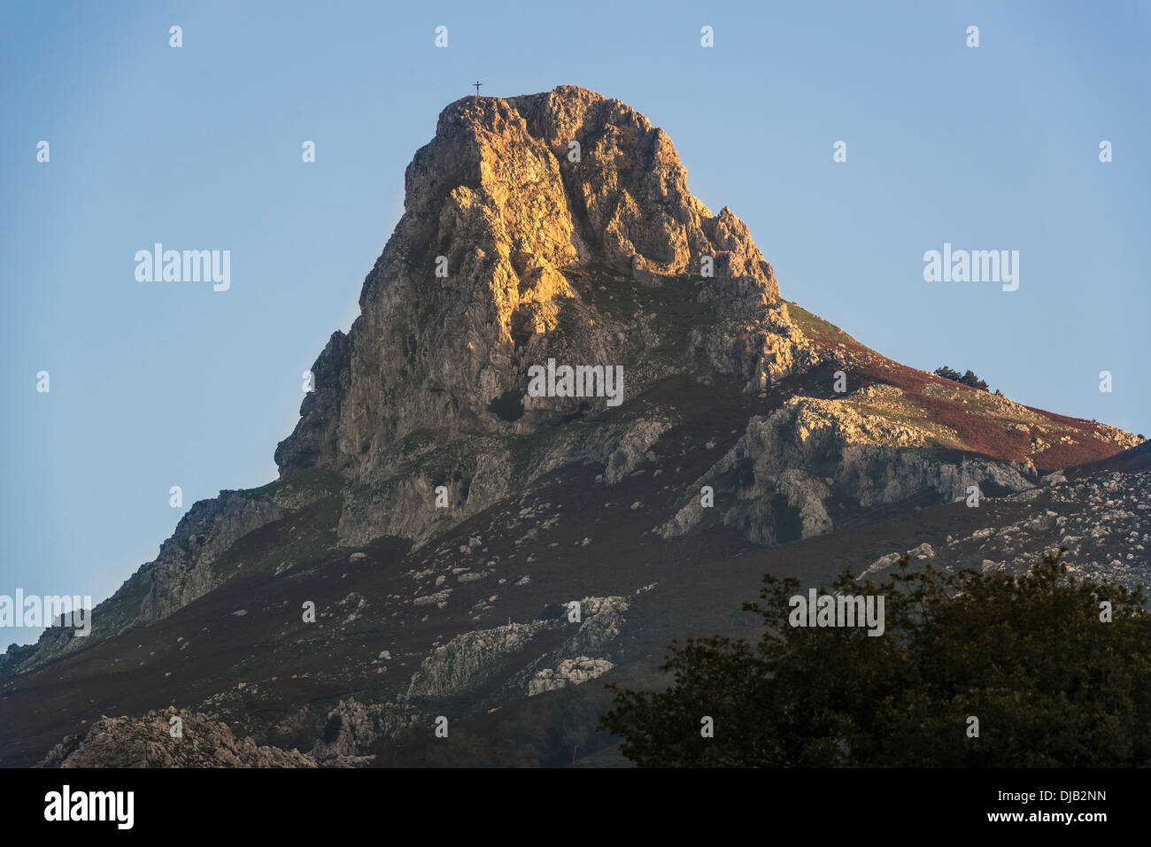 Mt Rocca di Novara, 1340 m, vicino a Novara di Sicilia in provincia di Messina, Sicilia, Italia Foto Stock