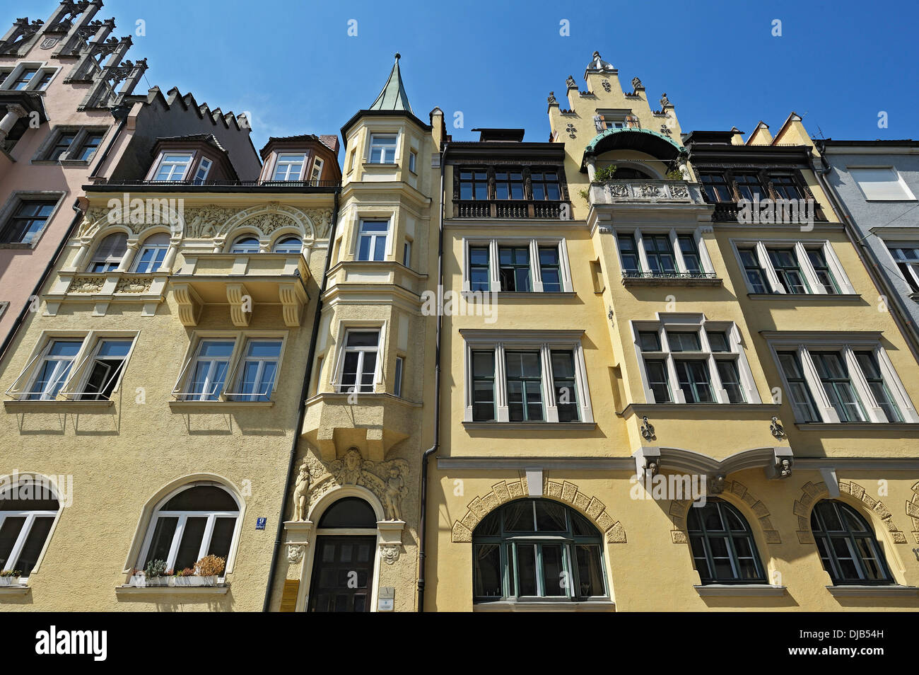 Edificio rinascimentale su Richard-Wagner-Strasse 9, sinistra, Monaco di Baviera, Germania Foto Stock