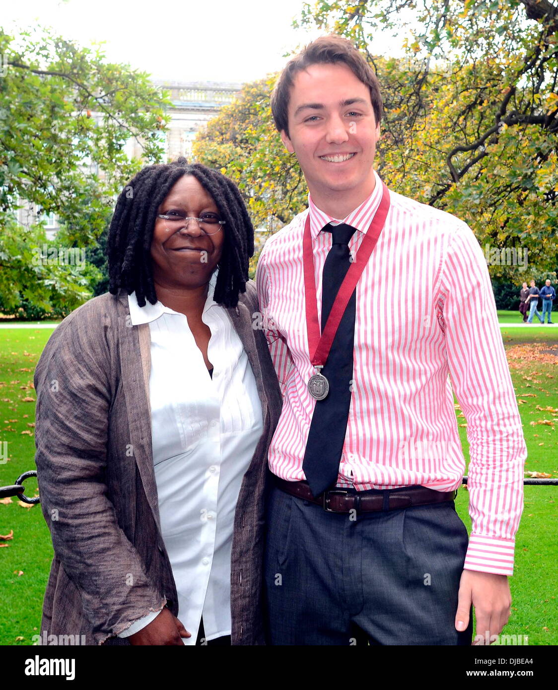 Whoopi Goldberg, Lorcan Clarke Phil Presidente Whoopi Goldberg riceve l'oro medaglia onorario di Patronato dal Trinity College Società Filosofica, Dublino, Irlanda - 19.09.12. Foto Stock