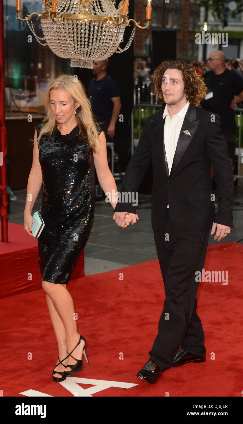 Sam Taylor- Legno e Aaron Taylor- Johnson alla premiere di 'Anna Karenina" di Odeon Leicester Square, Londra, Inghilterra- 04.09.12 Foto Stock