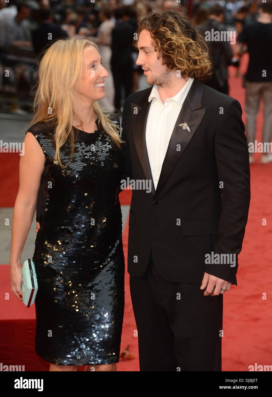 Sam Taylor- Legno e Aaron Taylor- Johnson alla premiere di 'Anna Karenina" di Odeon Leicester Square, Londra, Inghilterra- 04.09.12 Foto Stock