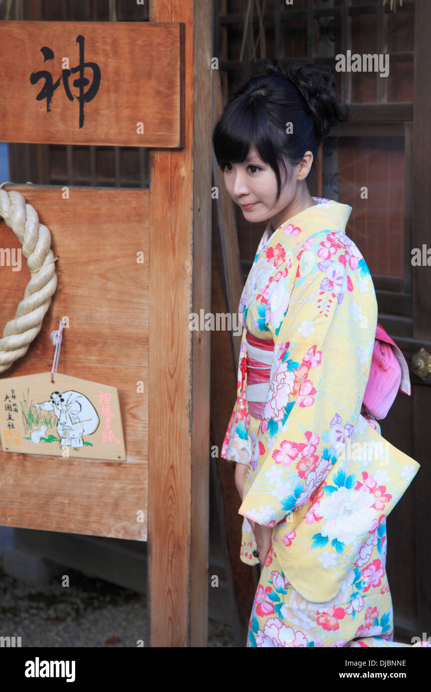 Giappone, Kyoto, giovane donna in kimono, Foto Stock