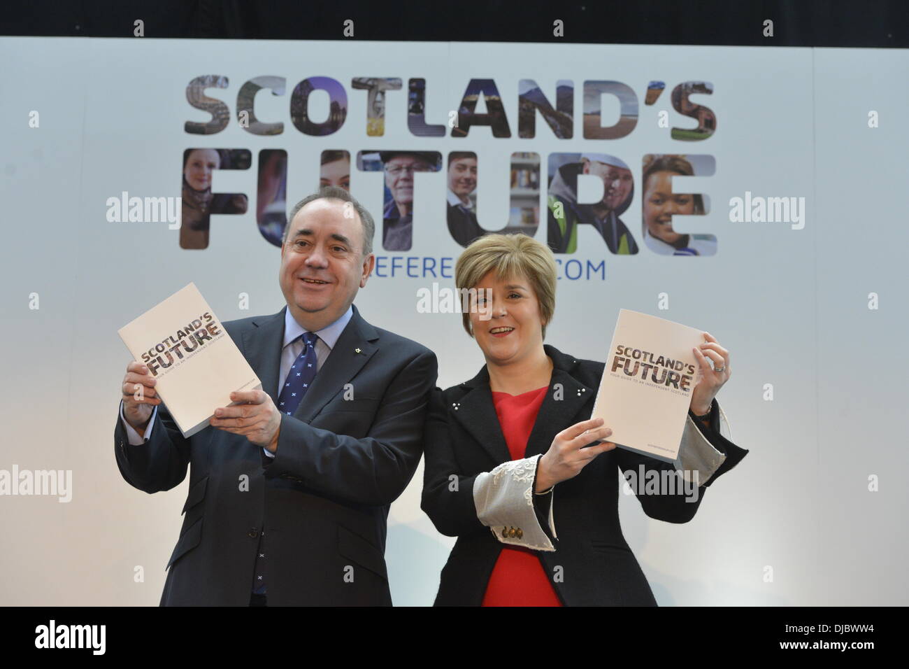 Glasgow, Scozia, GBR - 26 novembre: Il primo ministro Alex Salmond e il leader della SNP Nicola Sturgeon hanno lanciato martedì 26 novembre 2013 a Glasgow, Scozia, il Libro bianco del governo scozzese che delinea i loro piani di indipendenza. Il 18 settembre 2014 si terrà un referendum per decidere se la Scozia debba essere un paese indipendente. (Foto © David Gordon) Foto Stock