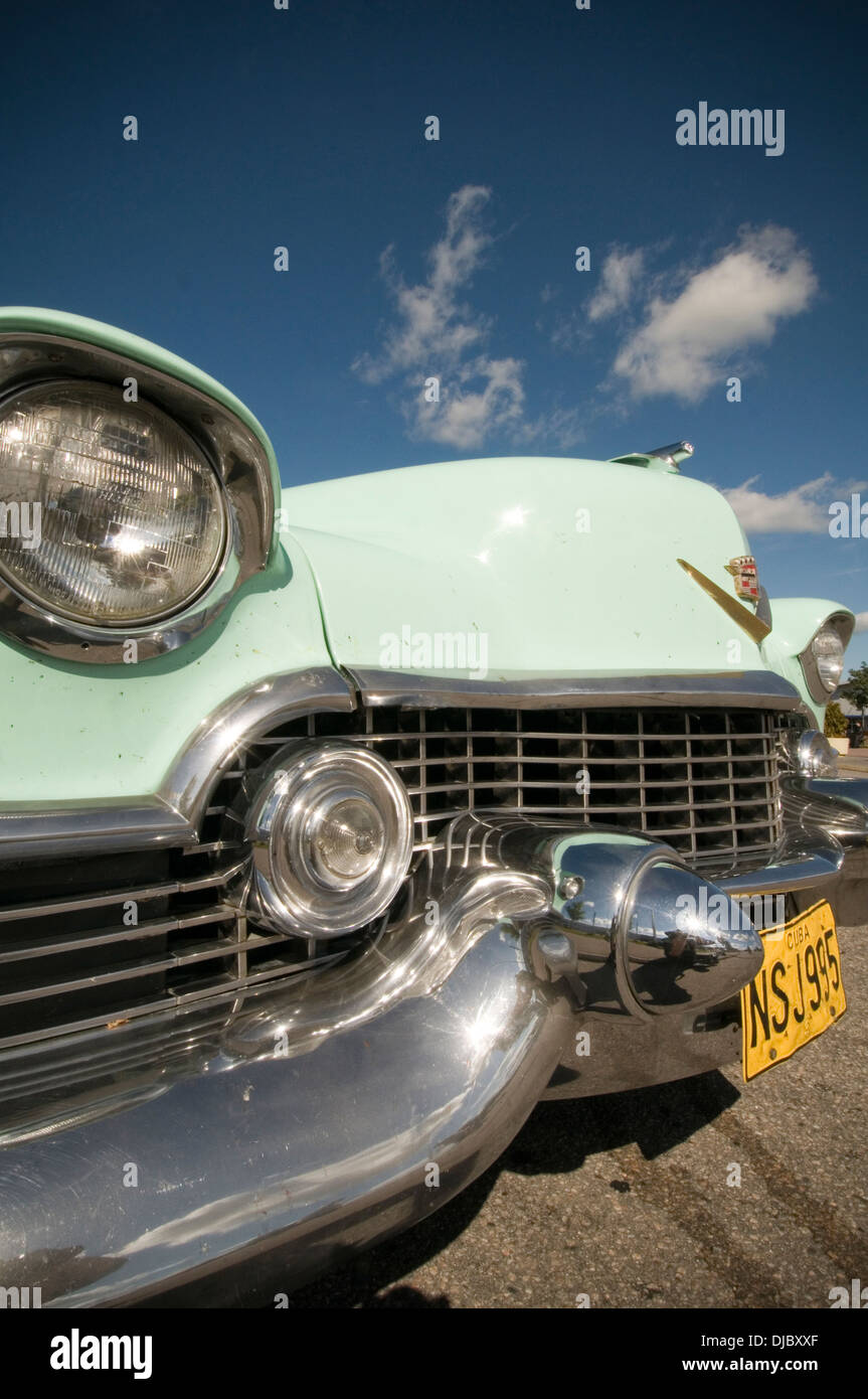 Cuba vecchio cubano auto automobili Cadillac American Classic 1955 numero di piattelli piastre Foto Stock