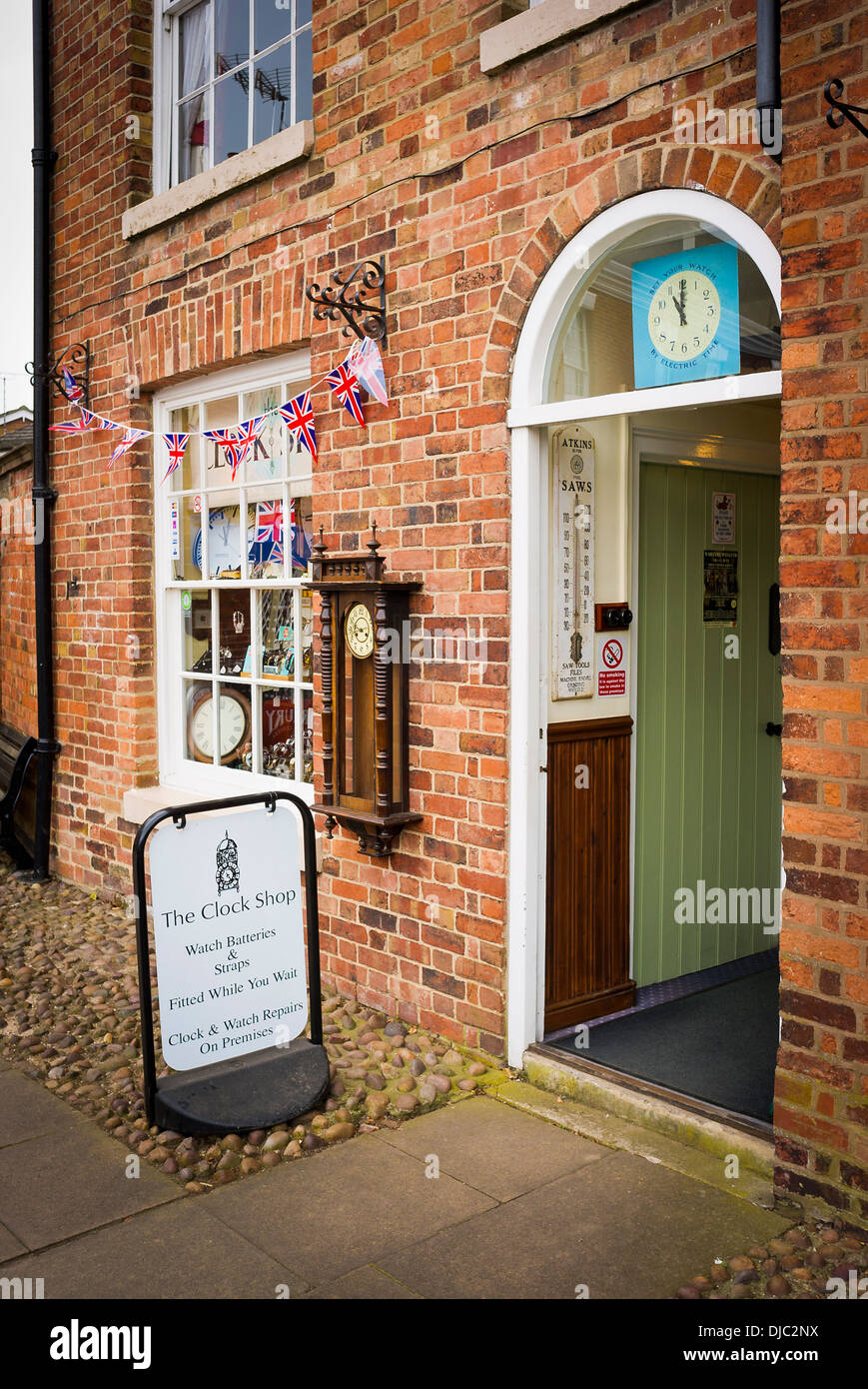 Il negozio di clock nel mercato comune di Bosworth LEICESTERSHIRE REGNO UNITO Foto Stock