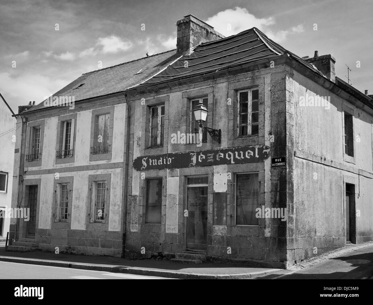 Negozio di vecchio edificio in Chateulin, Bretagna Francia Foto Stock