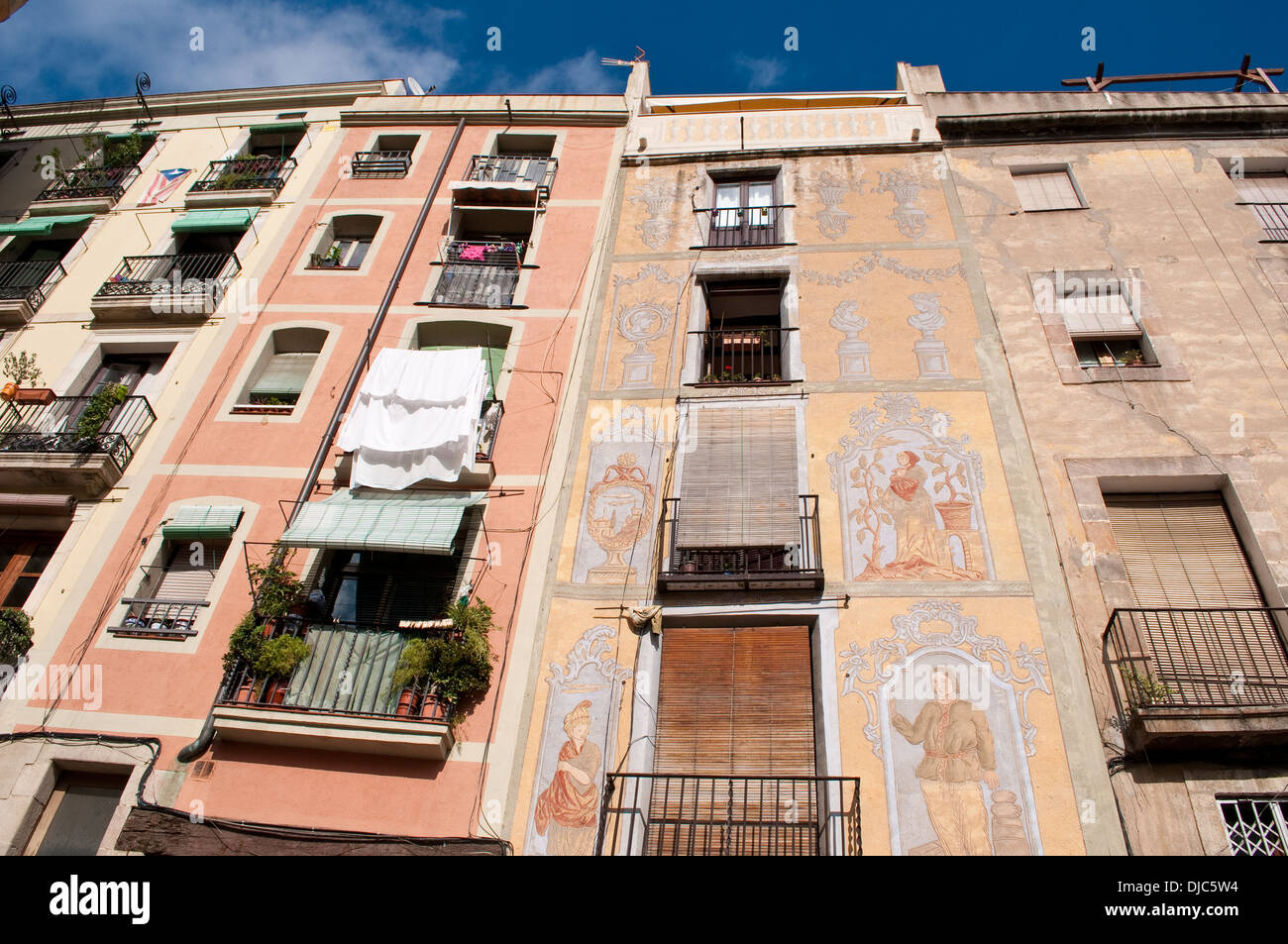 Casa in stile Art Nouveau con pitture murali a Placa de Jaume Sabartes, Barri Gotic, Barcellona, Spagna Foto Stock