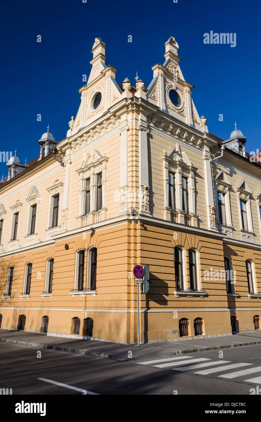 Brasov, Romania. Neobarocco dettaglio con municipio facciata di pietra miliare dell'architettura della Transilvania, dal XIX secolo. Foto Stock