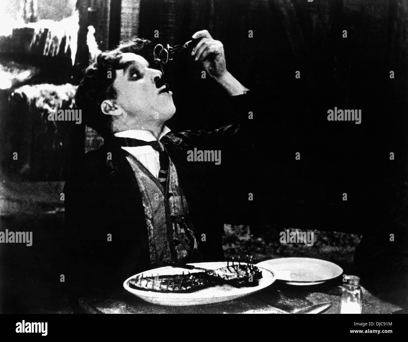 Charlie Chaplin sul set del film La Gold Rush, 1925 Foto Stock