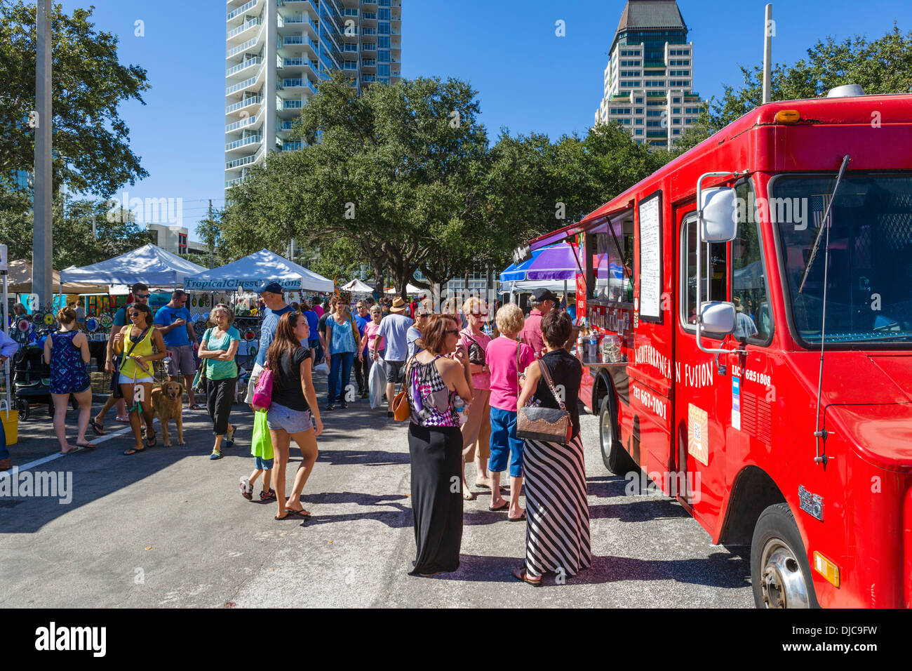 Il fast food camion al mercato del sabato mattina, progresso Energy Park, St Petersburg, in Florida, Stati Uniti d'America Foto Stock
