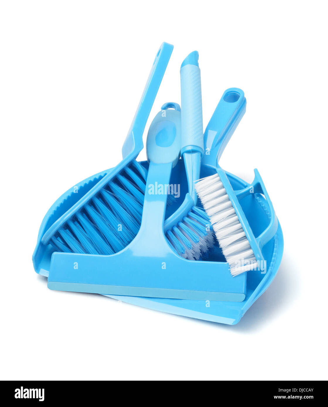 Utensili di pulizia domestici su sfondo bianco Foto Stock