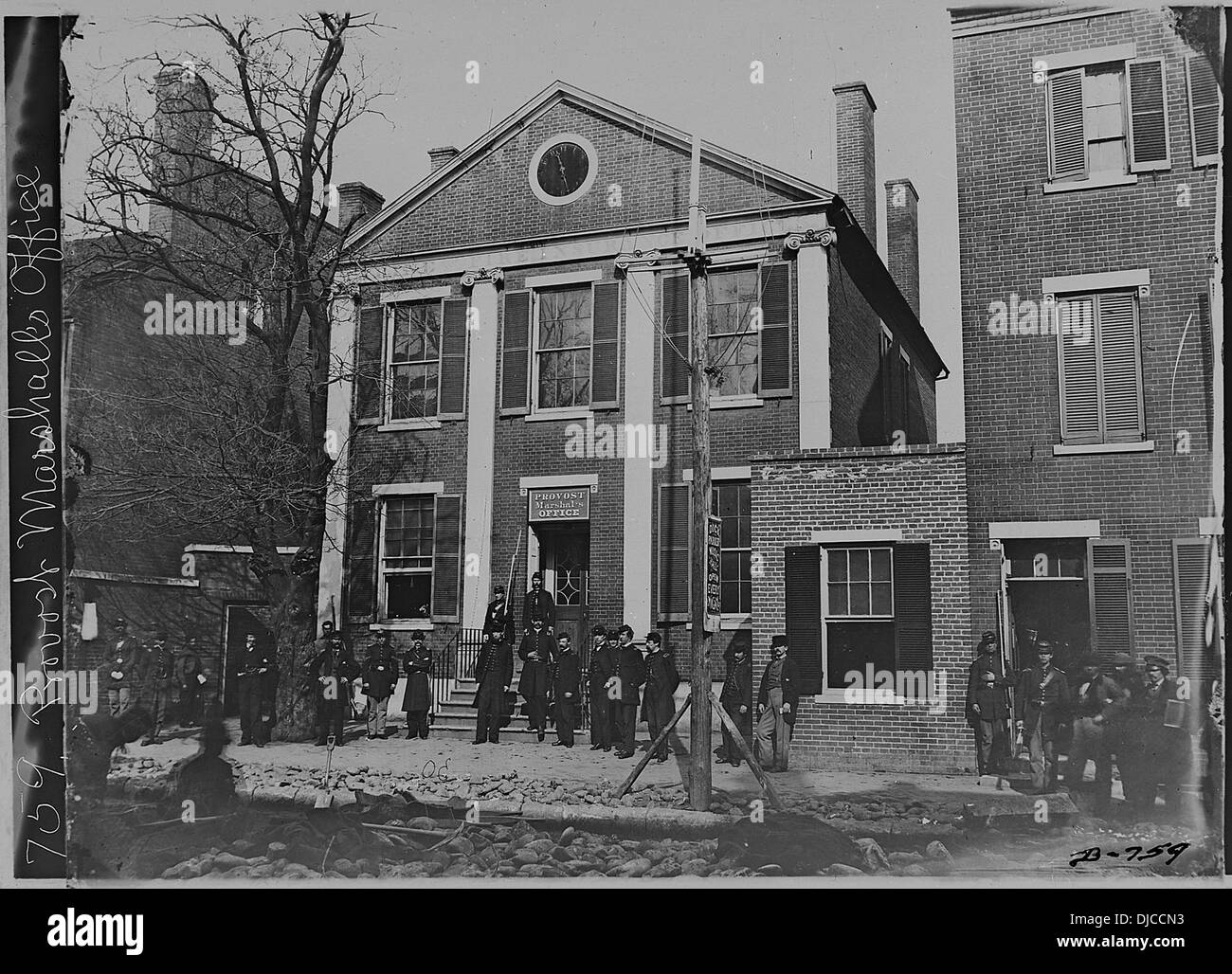 Il Provost Marshal's Office era responsabile dei compiti di polizia militare durante la guerra, garantendo l'ordine all'interno dei ranghi militari. Questa immagine rappresenta probabilmente l'ufficio o le sue operazioni durante un periodo storico chiave. Foto Stock